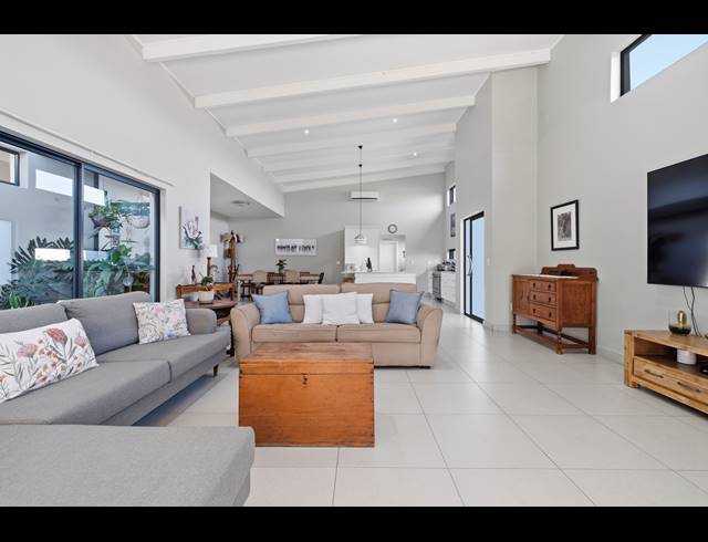 4 BEDROOM HOUSE FOR SALE IN PALM LAKES ESTATE